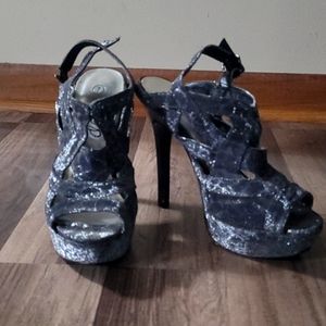 Deb high heels size 7